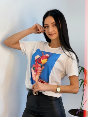Женская стильная футболка в камнях